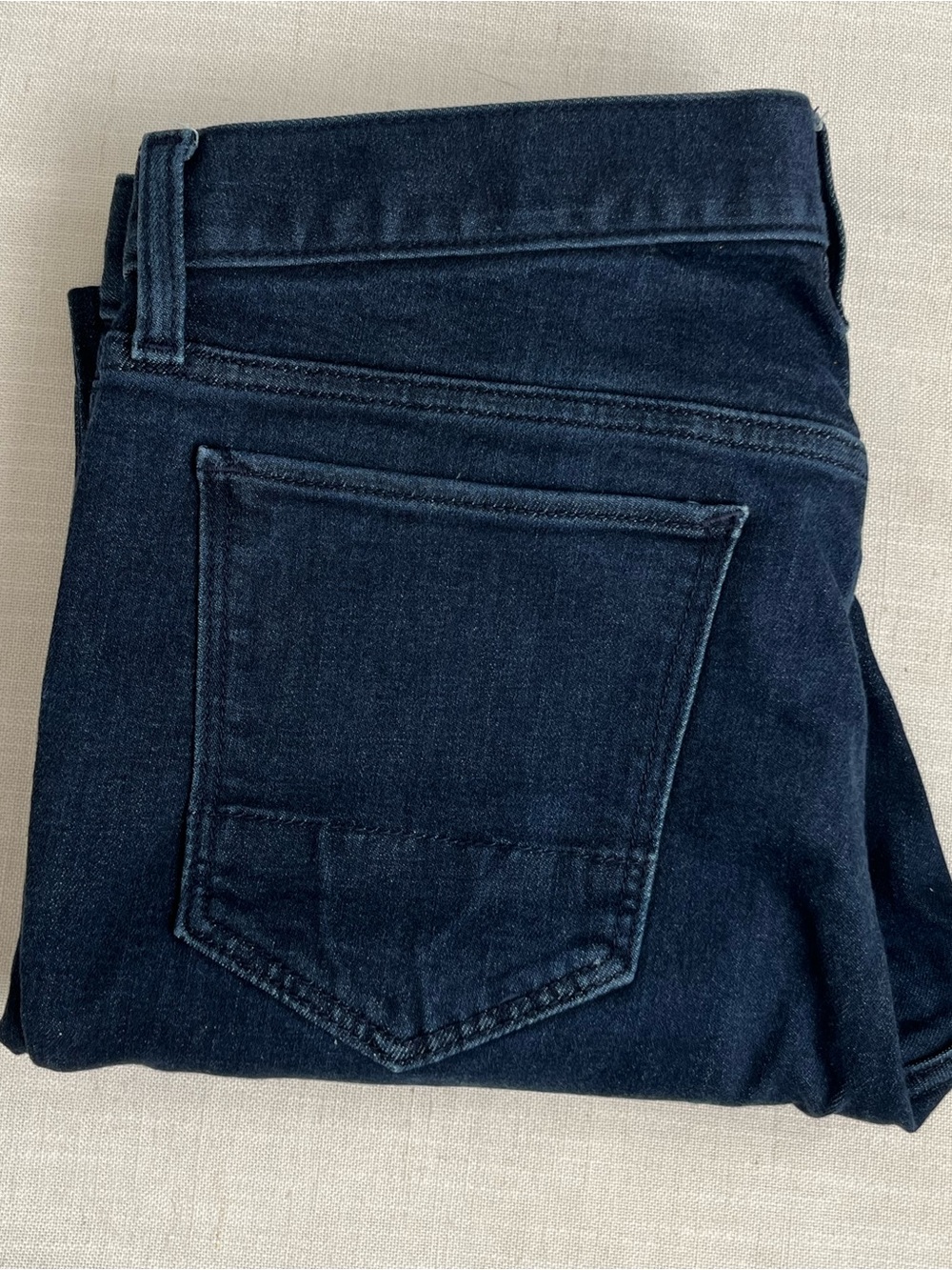 Banana Republic Travel Jean in Dark Blue.  Slim Fit. Size 32.